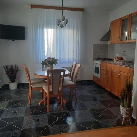 Pansion Dovodja Bed and Breakfast Βόντιτσε