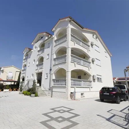 Pansion Dovodja Bed and Breakfast Βόντιτσε