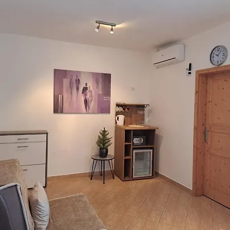 Pansion Dovodja Bed and Breakfast Βόντιτσε