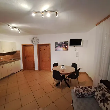 Bed & Breakfast Pansion Dovodja 4*