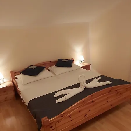 Pansion Dovodja 4* Vodice