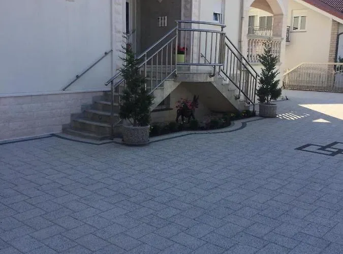 Bed & Breakfast Pansion Dovodja Vodice