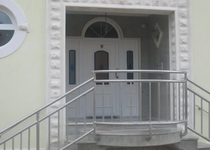 Pansion Dovodja 4* Vodice