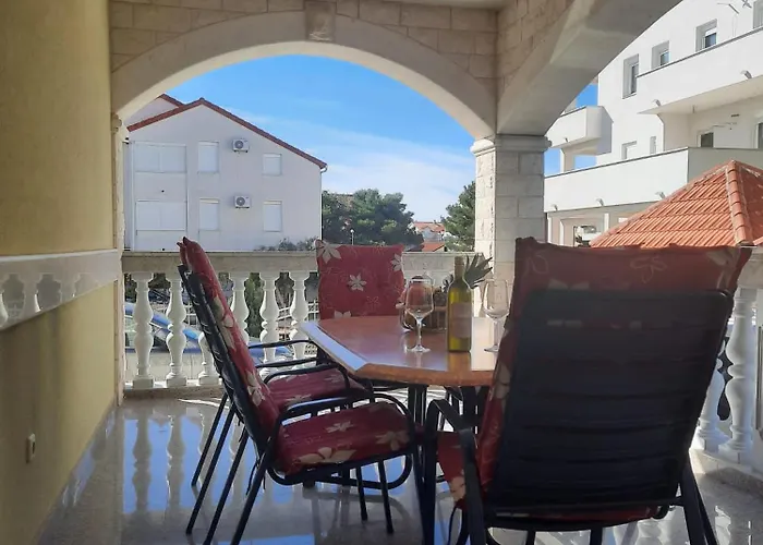 Bed & Breakfast Pansion Dovodja 4*